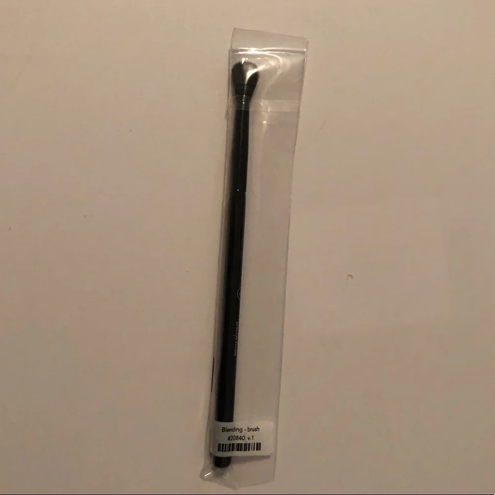 COPY - Savvy Minerals blending brush